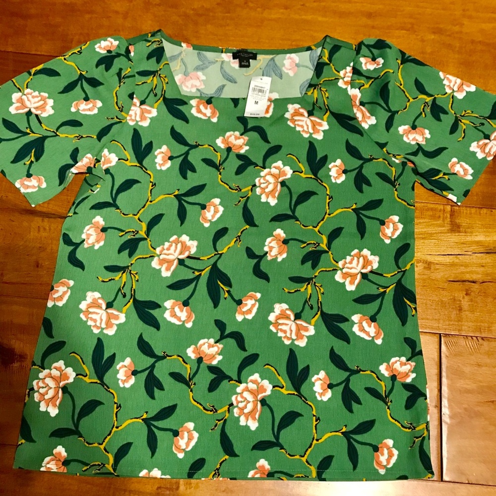 NWT Ann Taylor Factory M-sized green top